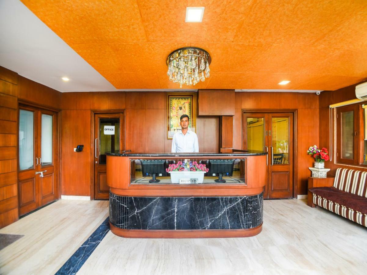 Oyo 1681 Hotel Devansh Удайпур Экстерьер фото